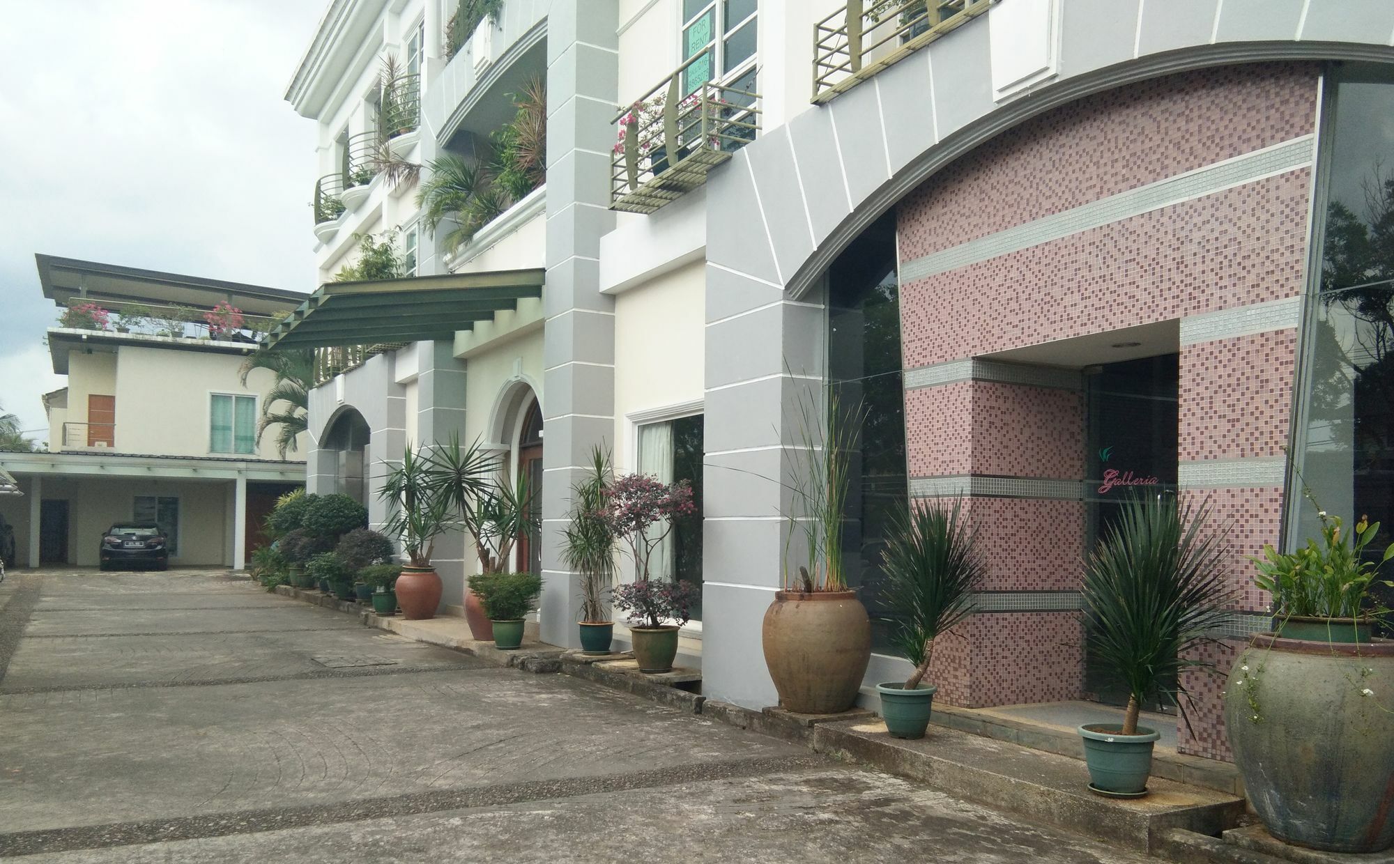 Wesberly Apartments Kuching Exterior photo